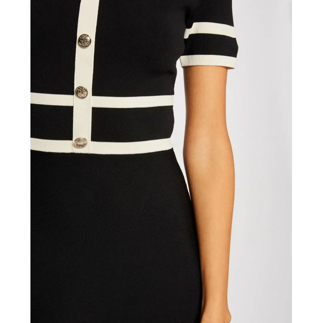 Robe pull droite manches courtes