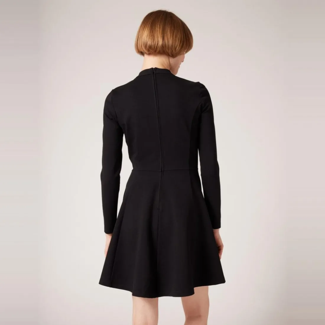 Robe unie courte manches longues noir en viscose
