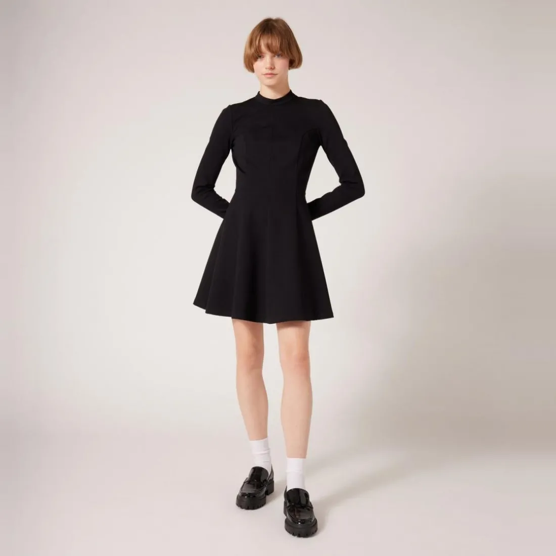 Robe unie courte manches longues noir en viscose
