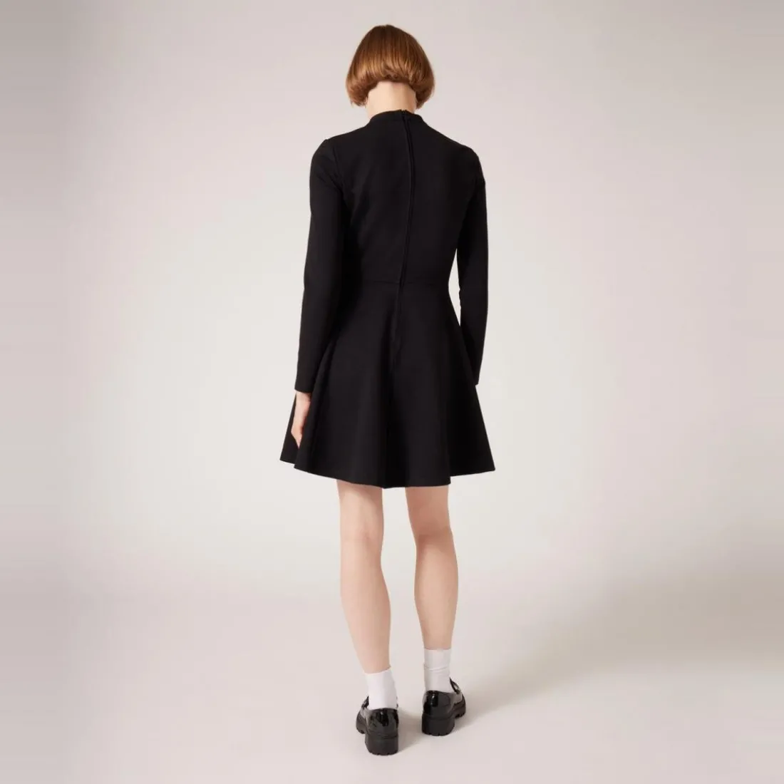Robe unie courte manches longues noir en viscose