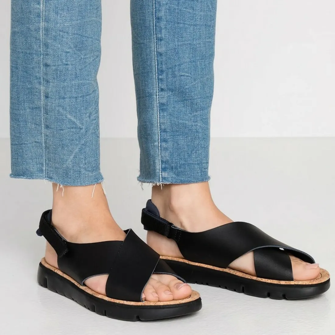Sandales Oruga noir en cuir