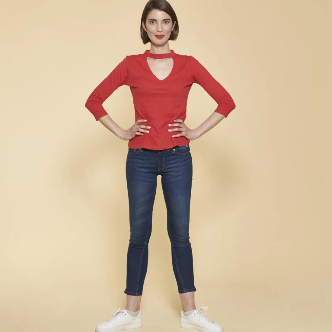 Tee-shirt col en V devant et dos manches 3/4 femme - Rouge