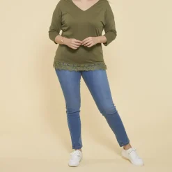 Tee-shirt col V manches 3/4 dentelle sur épaules et base femme - Kaki en coton