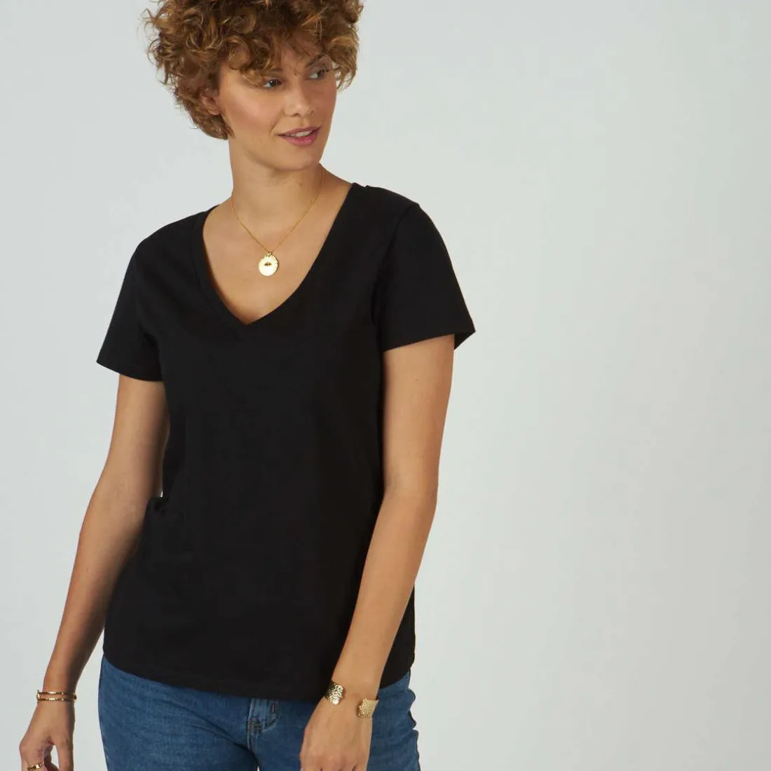 Tee-shirt en coton bio col V Anna noir