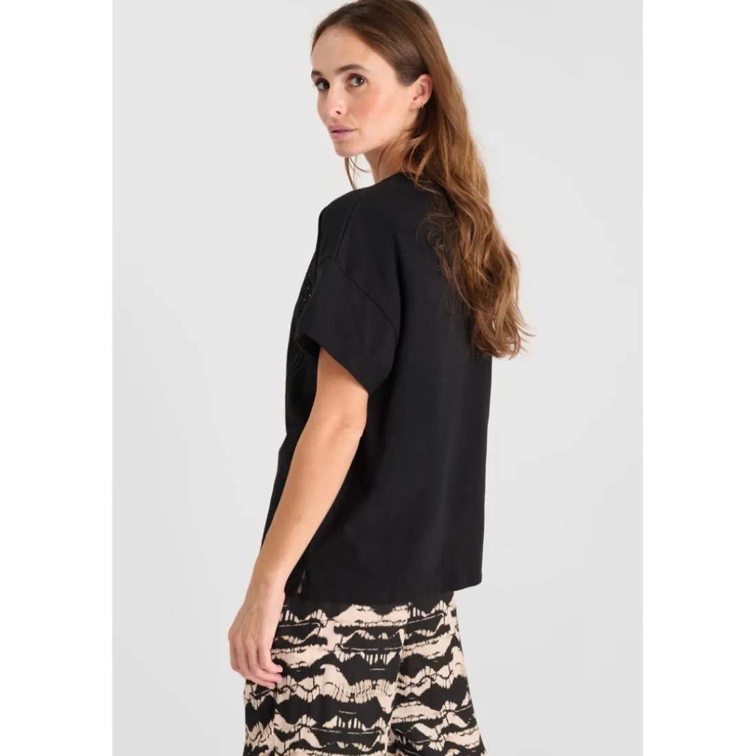 Tee-Shirt ISTAN noir en coton Nora