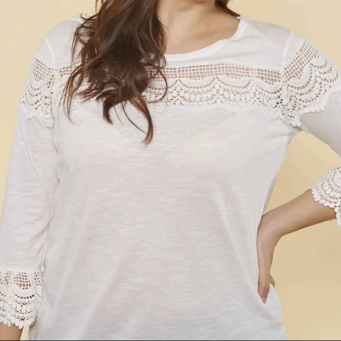 Tee-shirt manches 3/4 volantées et guipure grandes tailles femme - écru blanc en coton