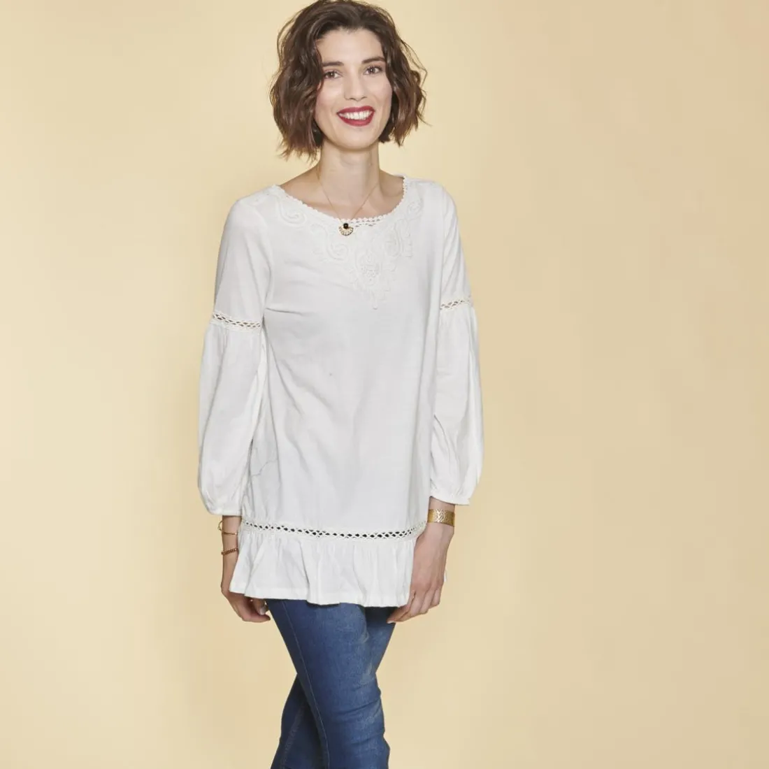 Tee-shirt manches longues élastiquées guipure et volants femme - écru blanc en coton
