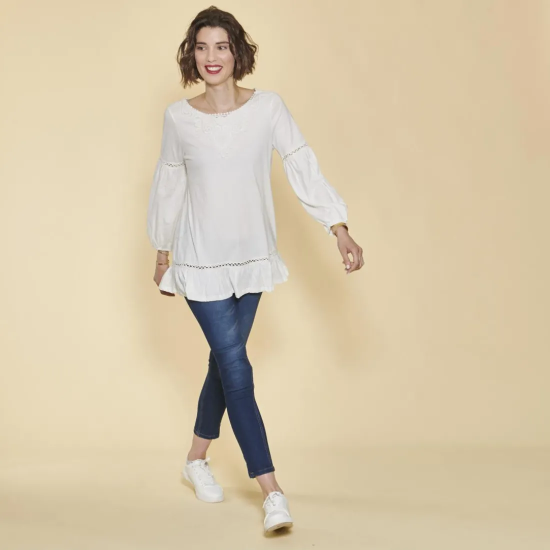 Tee-shirt manches longues élastiquées guipure et volants femme - écru blanc en coton