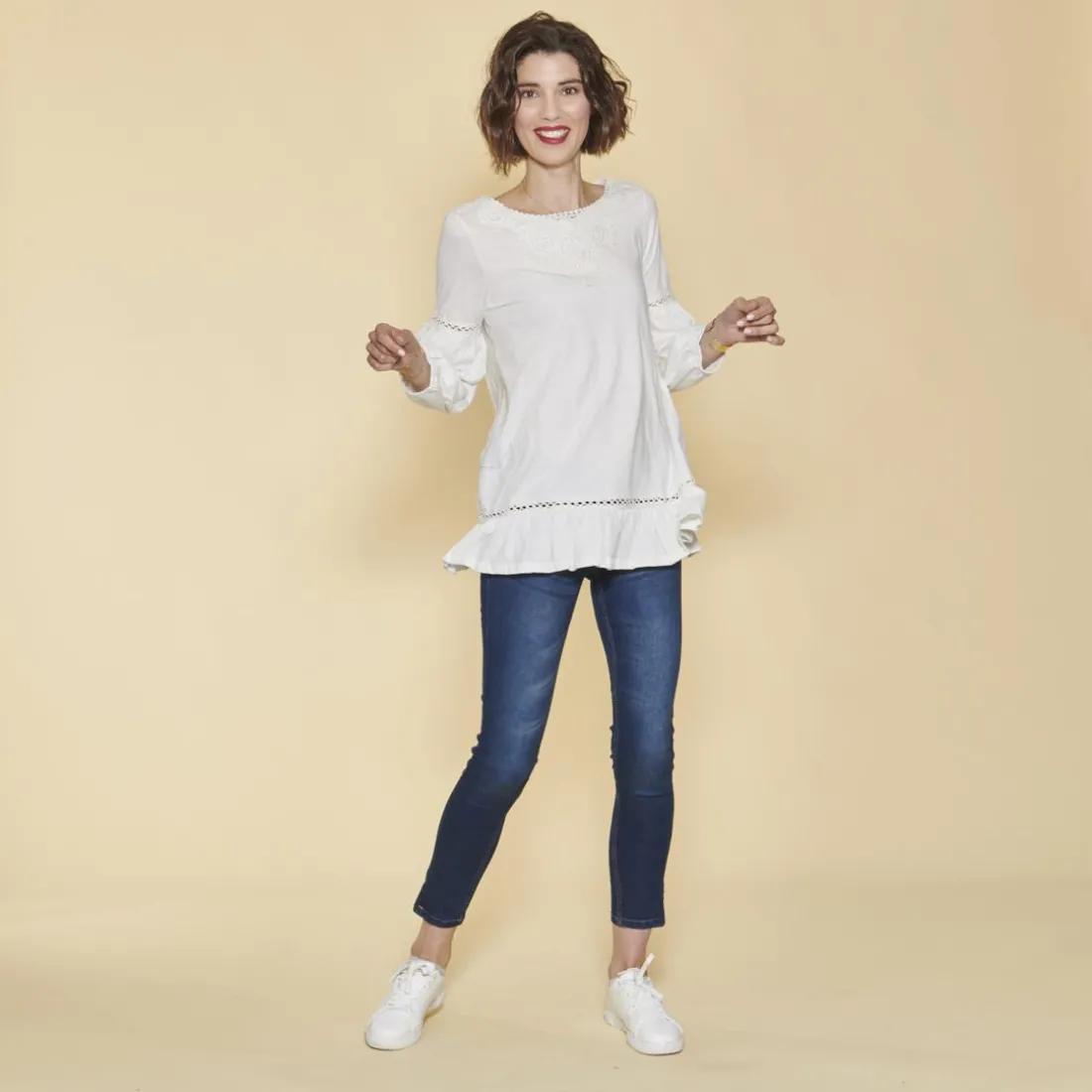 Tee-shirt manches longues élastiquées guipure et volants femme - écru blanc en coton