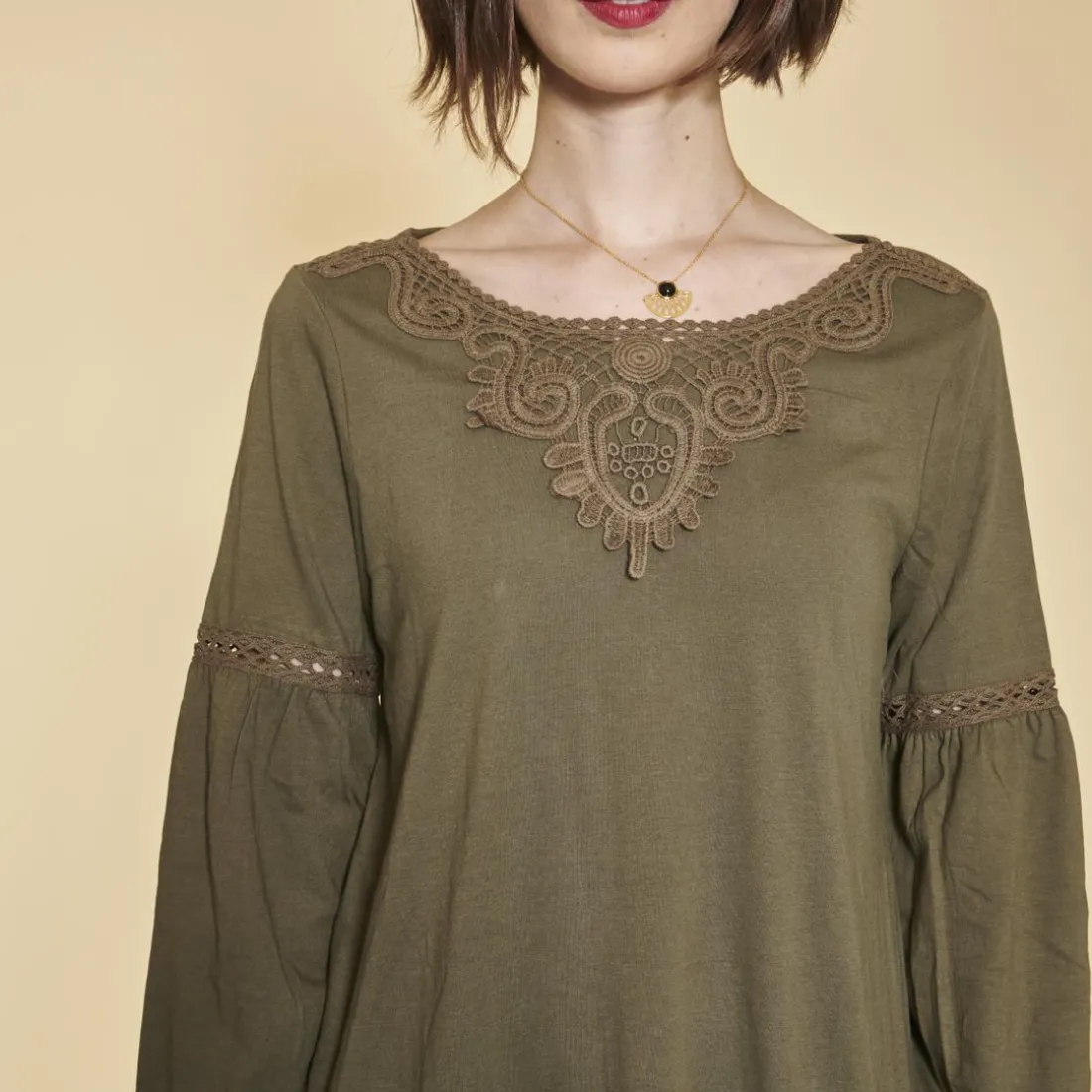 Tee-shirt manches longues élastiquées guipure et volants femme - Kaki en coton