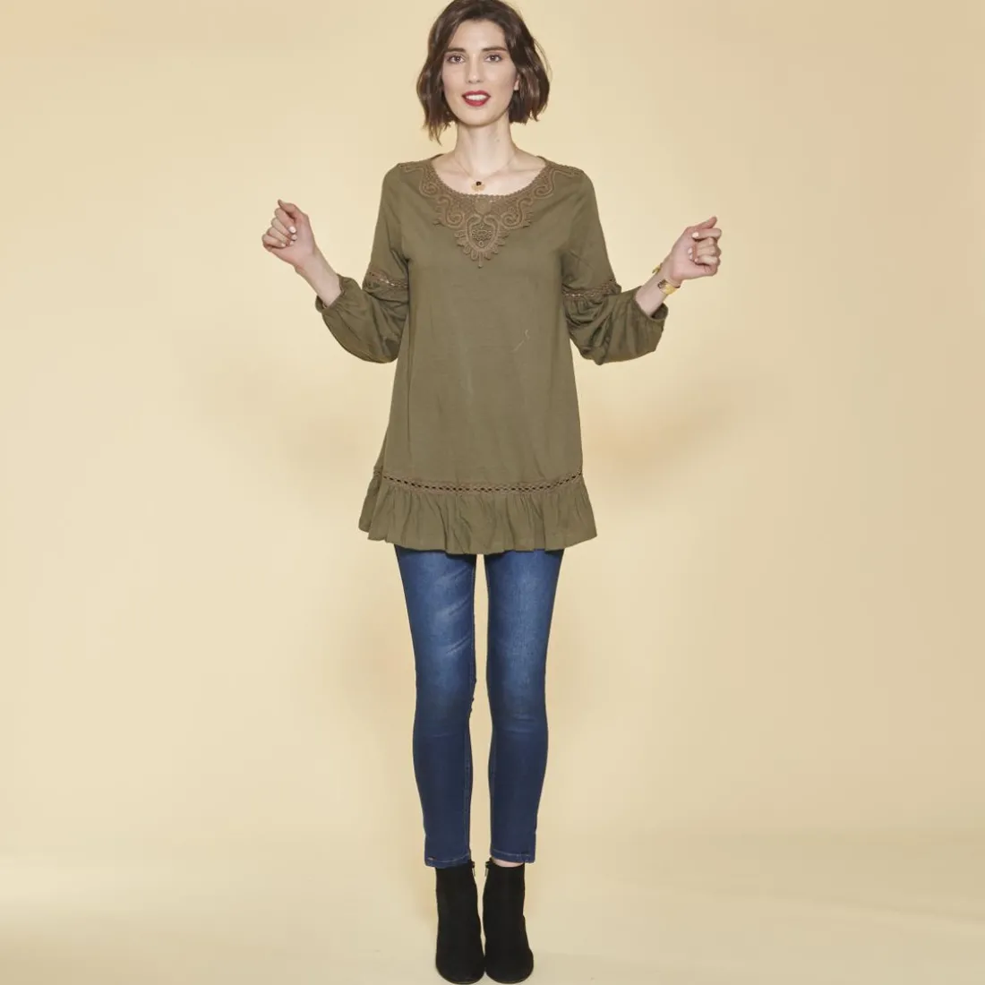 Tee-shirt manches longues élastiquées guipure et volants femme - Kaki en coton