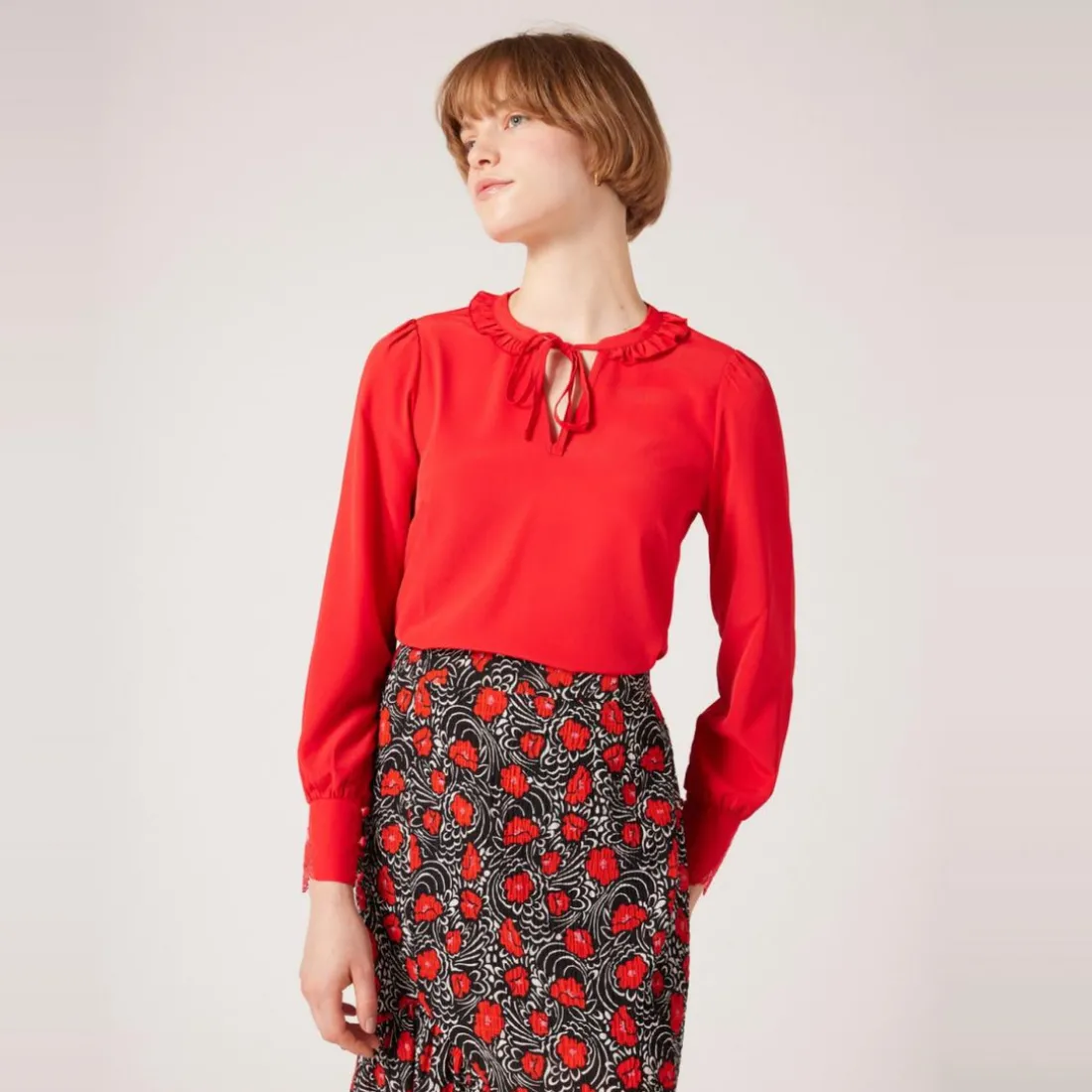 Top bi-matière détail col rouge en viscose
