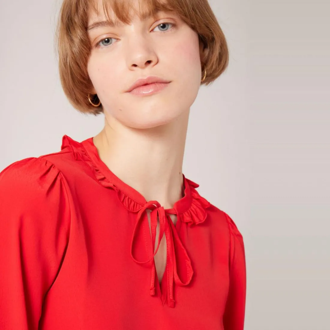Top bi-matière détail col rouge en viscose