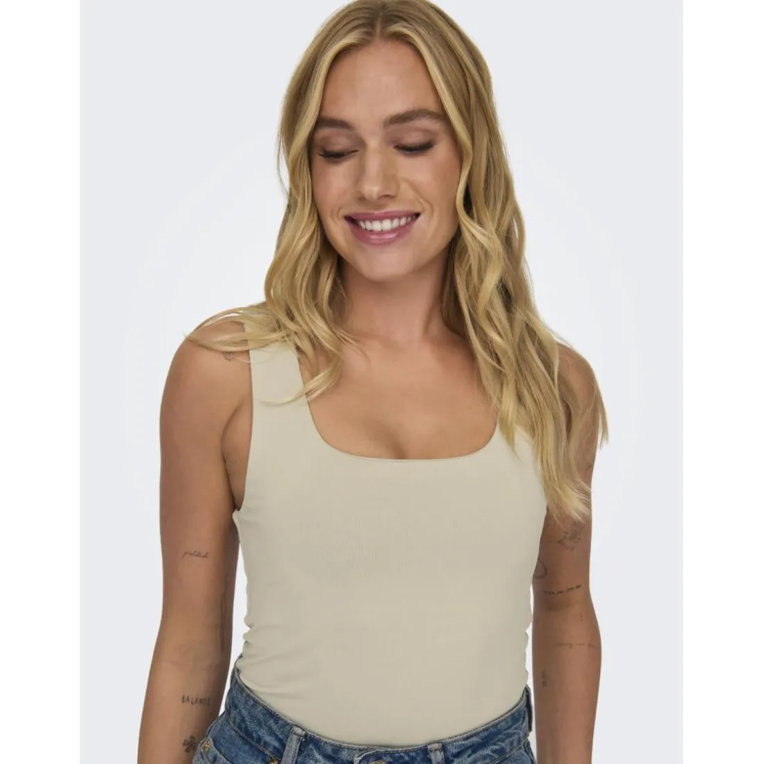Top col en u sans manches beige Clio