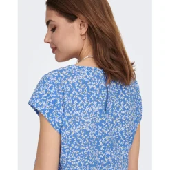 Top col rond manches courtes bleu clair Lucie