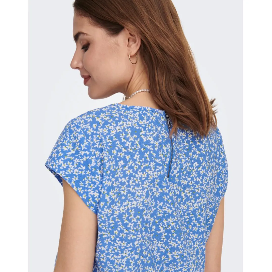 Top col rond manches courtes bleu clair Lucie