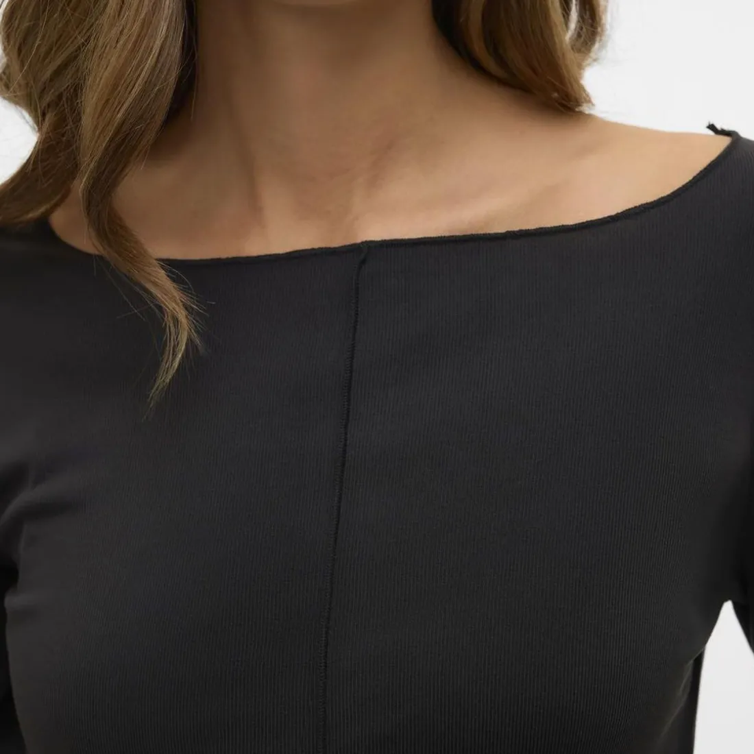 Top manches longues en lyocell Maggie noir Zara