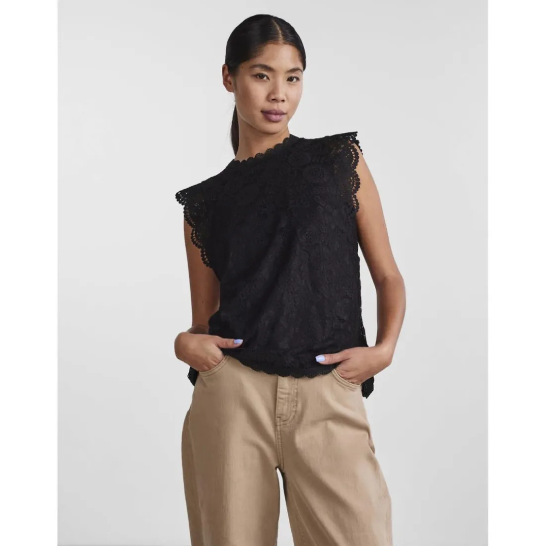 T-shirt regular fit sans manches noir en nylon