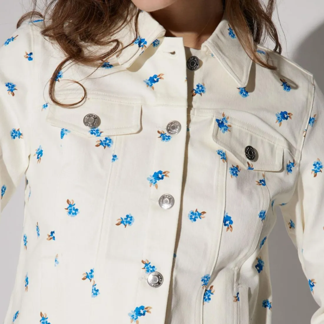 Veste imprimé fleurs bleues écru en coton